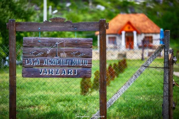 Casa Agricultorului Varzari Butuceny エクステリア 写真